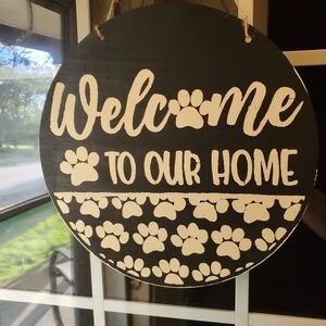 Black and White Welcome Sign